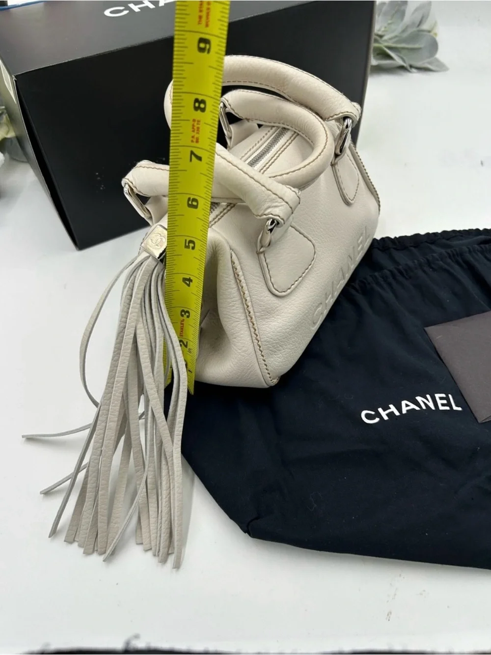 Women Chanel, LAX Cream pebbled grain leather bowler bag series 8 made in Italy